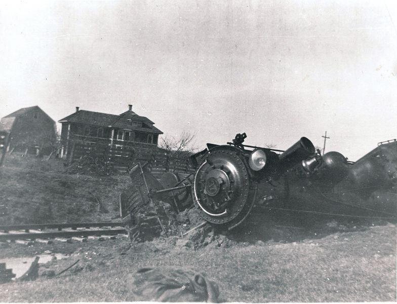 File:Engine37 De-Railment 001.jpg