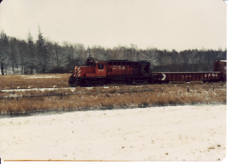 File:Extra 1815 eastbound at bloomfield.jpg