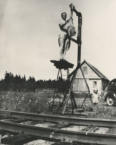 File:Maxwellton Mail Crane.jpg
