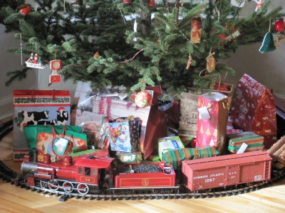 DAR G Scale under the tree