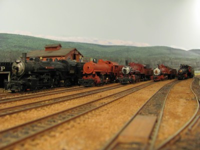 HO models of DAR's loco fleet in 1937 in various stages of conversion/detailing: No. 2552, No. 999, No. 556, No. 32 and No. 26.
