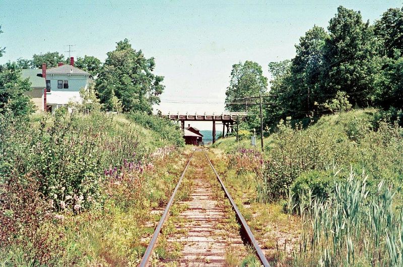 File:27-102a DAR track at Annapolis Royal, NS 750628.jpg