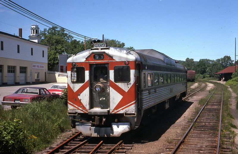 File:35-140 CP 9050 at Digby, NS 790613.jpg