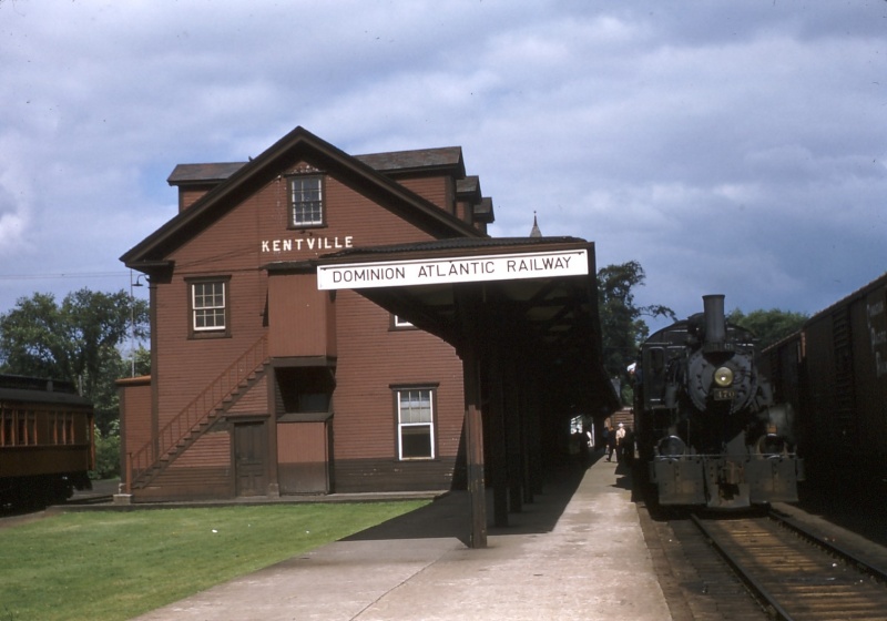 File:470 at Kentville, NS with Kingsport mixed.jpg