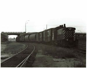 8140 with mixed train at Windsor.jpg