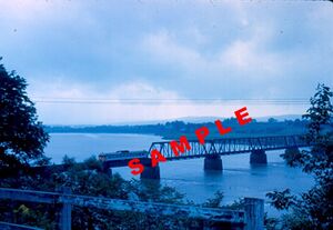 Avon River Bridge and Dayliner 1961.jpg