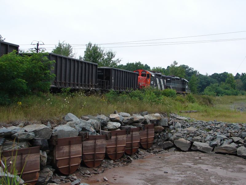 File:CEMR 4012&4011 Gypsum train Hantsport 17 August 2007.jpg