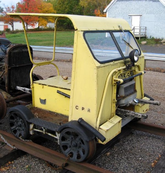 File:CPR Fairmont Motorcar.jpg