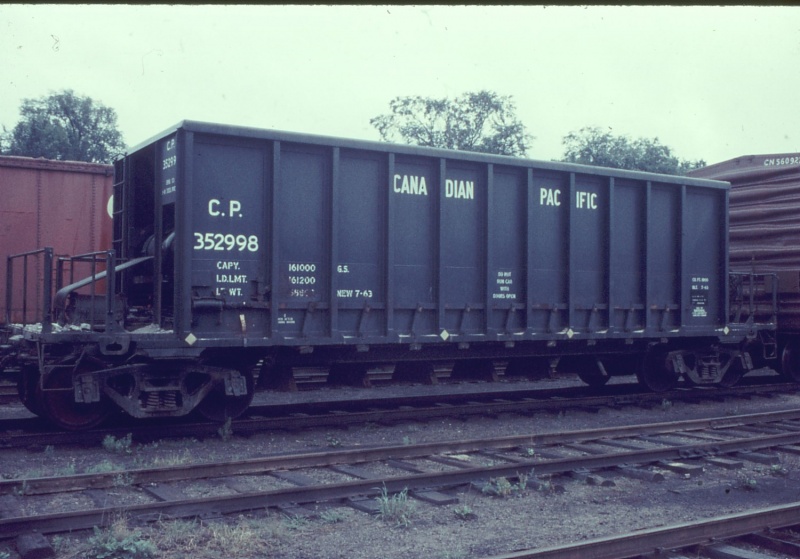 File:CP 352998 Gypsum hopper, Kentville, NS 8-73 126.jpg