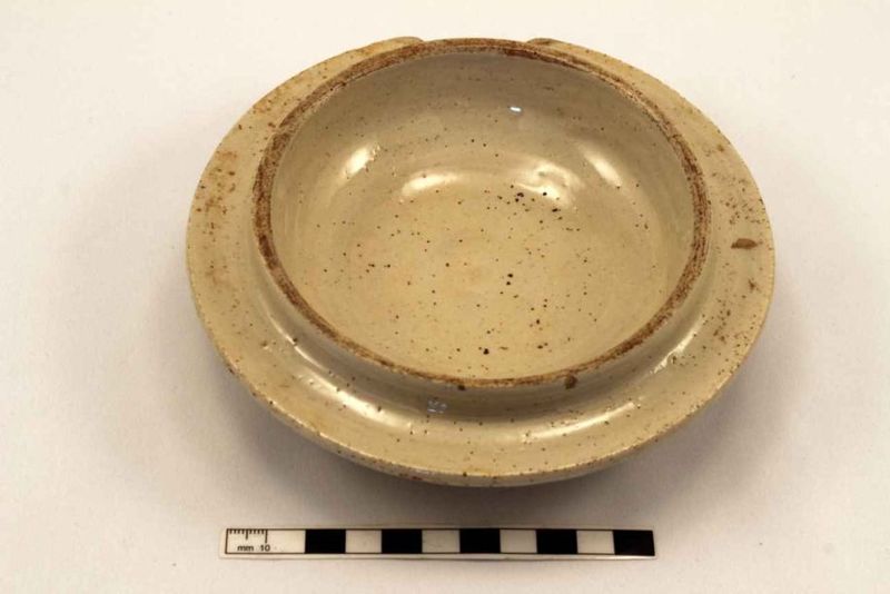 File:DAR-Crock-lid-01B.jpg