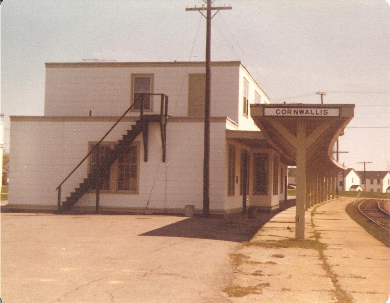 File:DARCornwallisStationSouthSide'80.jpg
