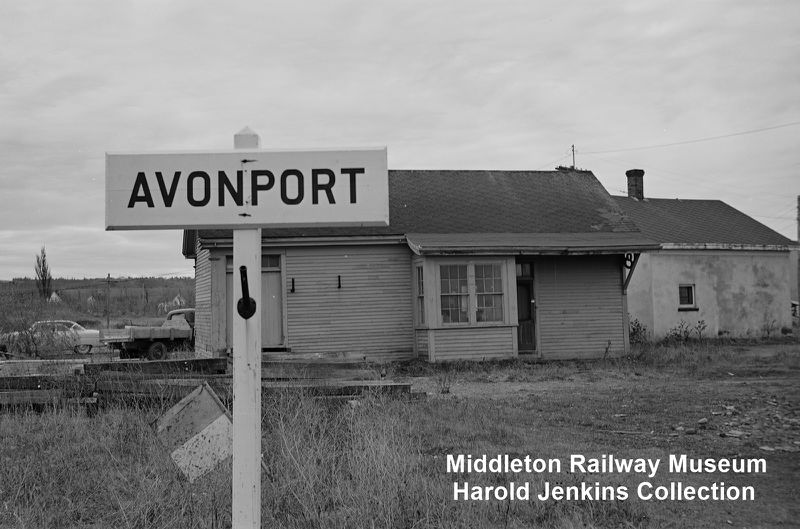 File:DAR - Avonport Station and Sign-Harold Jenkins Photo-18November1962.JPG