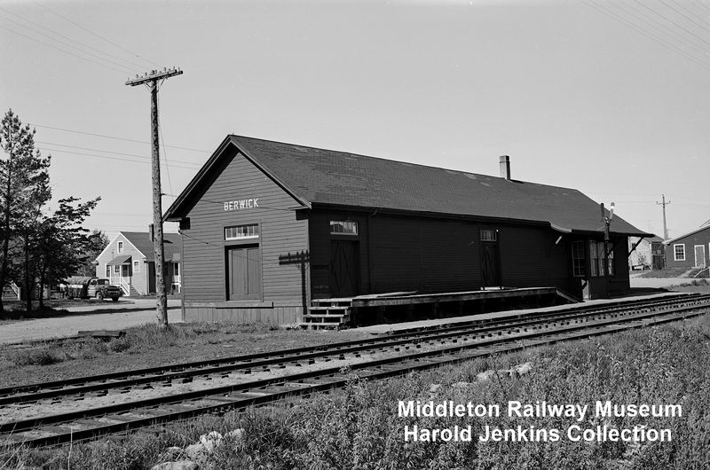 File:DAR - Berwick Station - Harold Jenkins Photo-September1958.JPG