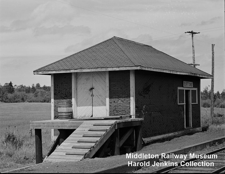 File:DAR - Burtons Station-Harold Jenkins Photo-June1959.JPG