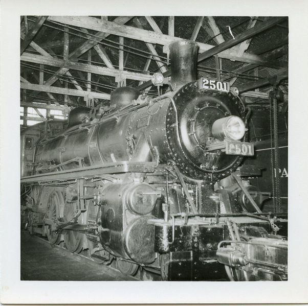 File:DAR 2501 Kentville Roundhouse.jpg