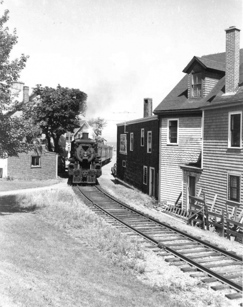 File:DAR 2665 on Digby Wharf Spur - CPR No 25344.jpg