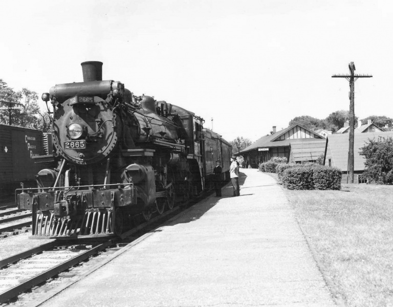 File:DAR No 2665 at Digby Station - CPR No 25346.jpg