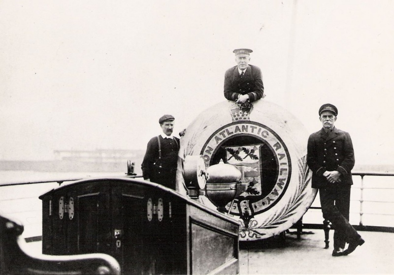 File:DAR Steamship Crew Portrait.jpg