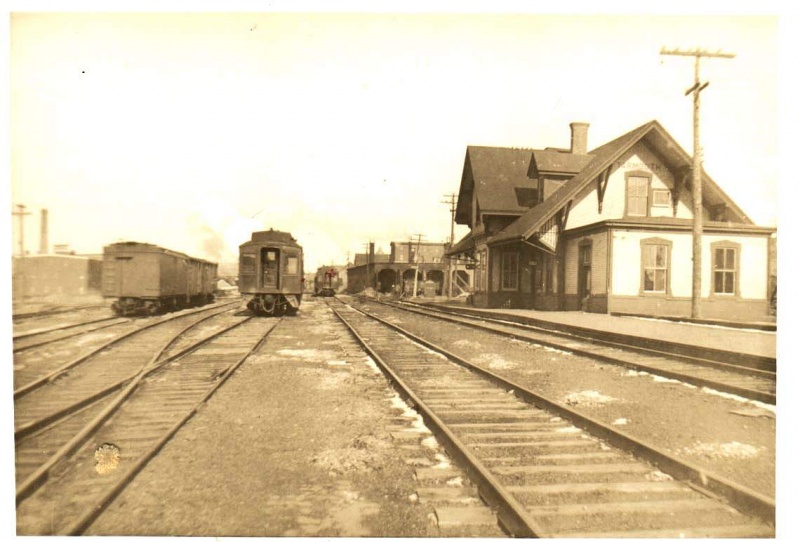 File:DAR Stn South & Enginehouse.jpg