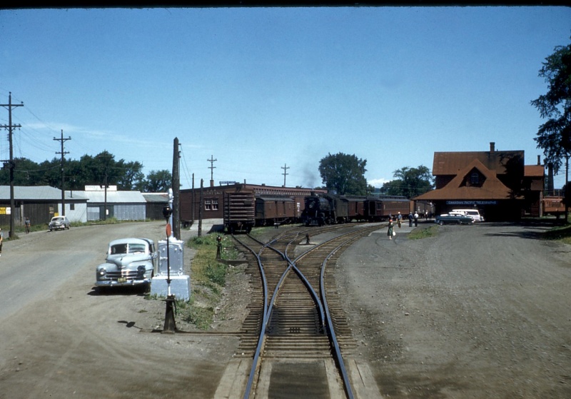 File:Dar2627d at Windsor Station 1958.jpg