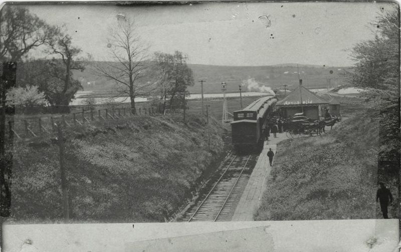 File:Frogmorewithtrain.jpg