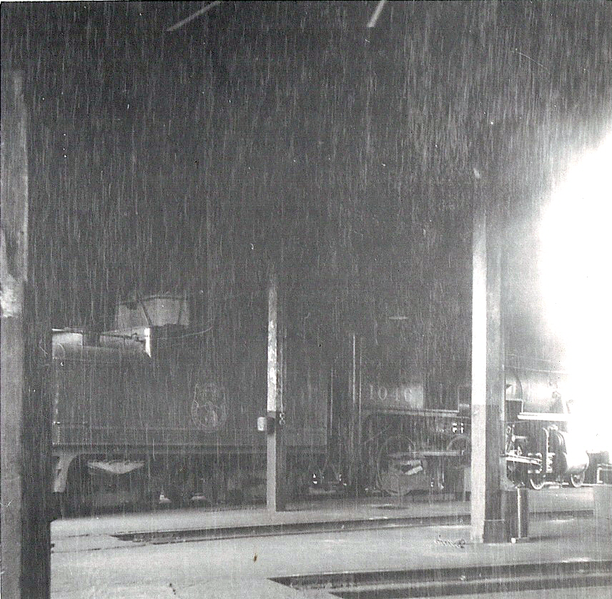 File:InsideKentvilleRoundhouse - DAR1046 - 02.png