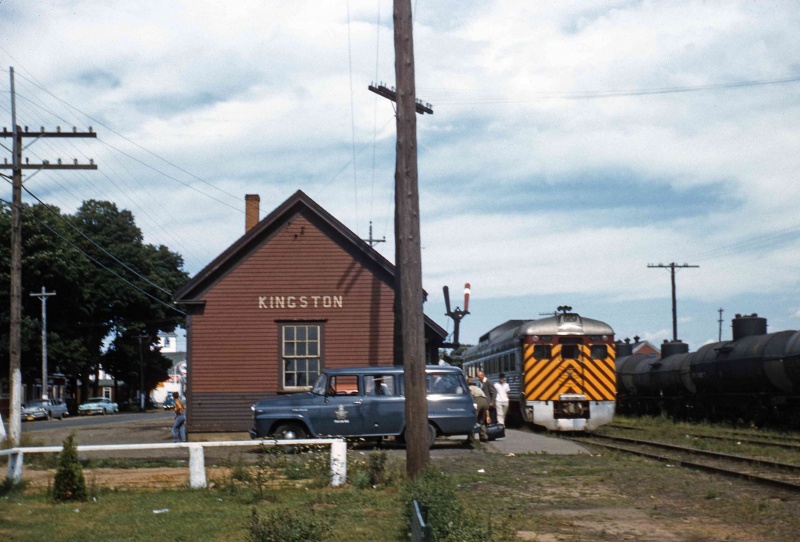 File:Kingston Station and RDC.jpg