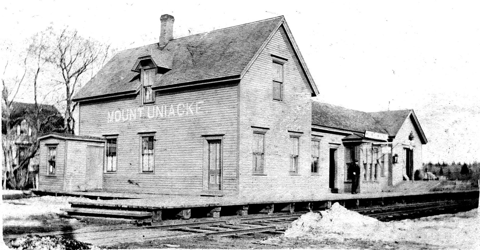FileMount Uniacke c1910.jpg DARwiki