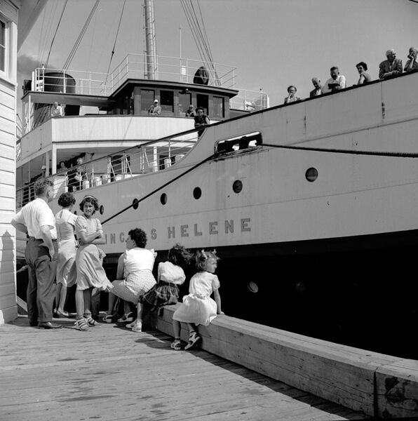 File:Princess Helene Nearing Departure to Saint John.jpg