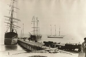 Spicer Kingsport-wharf Barques b.jpg
