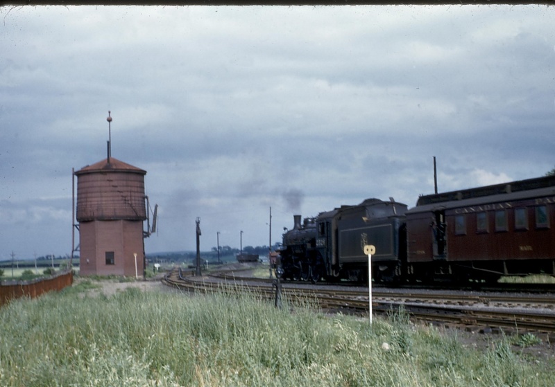 File:Train No. 98 Windsor 1954.jpg