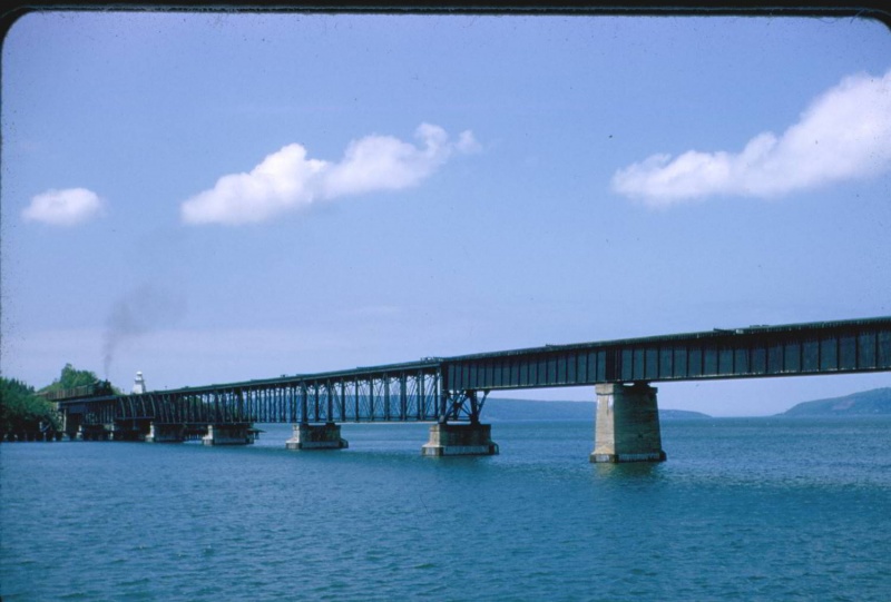 File:Train No. 98 on Bear River Bridge 3.jpg