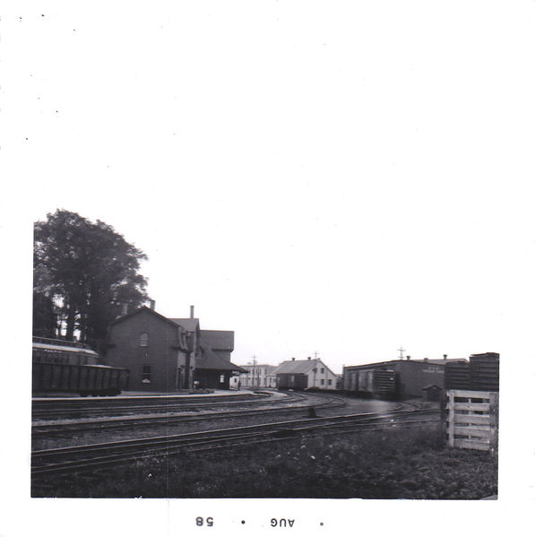 File:Windsor Railyard 1958 2.jpg