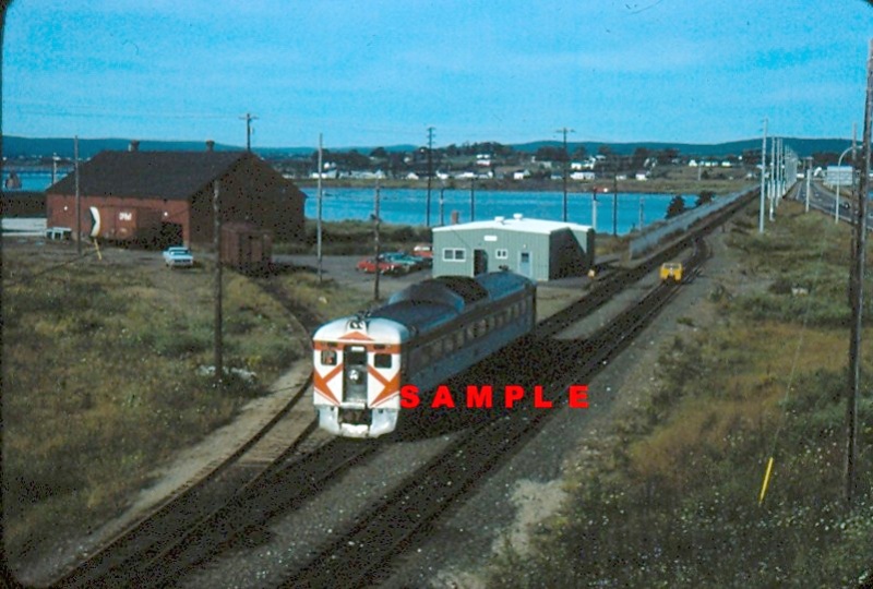 File:Windsor Station 1977 and Train No. 1 b.jpg