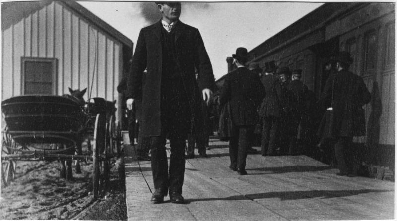 File:Wolfville Station Platform looking west.jpg