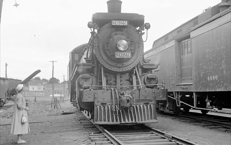 File:Womanandlocomotive.jpg