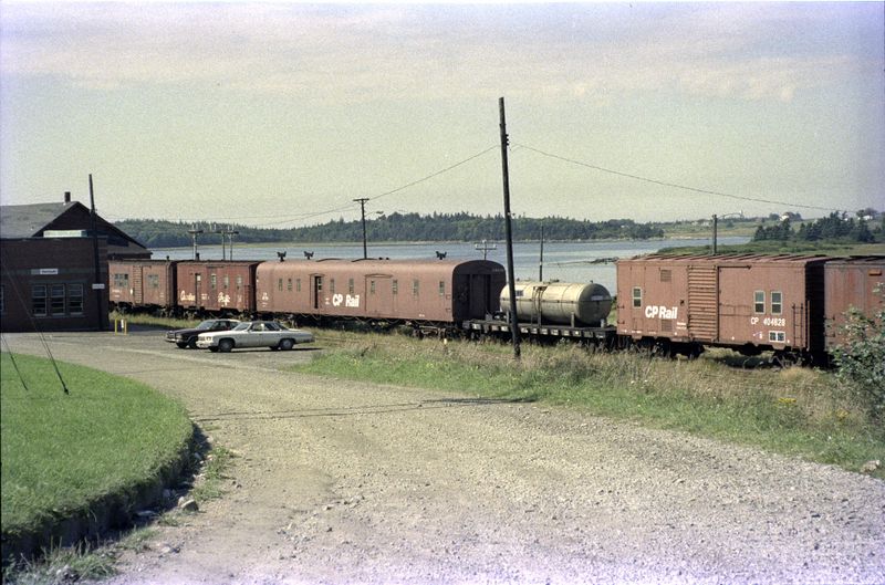 File:Yarmouth MOW Train Summer 1986 2.jpg